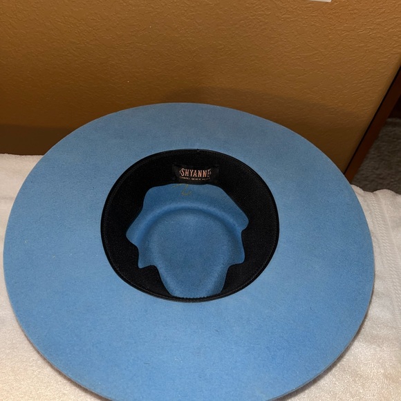 Shyanne custom felt hat - Picture 7 of 8